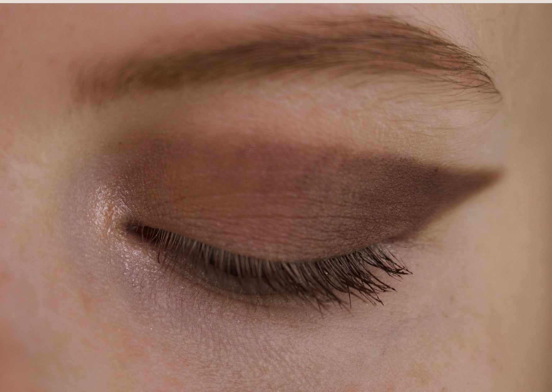 Eyeshadow Matte Chocolate overzicht voorbeeld gesloten oog